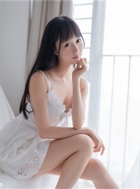 A girl in white dress(36)